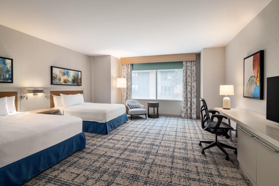 In-room safe, laptop workspace, blackout drapes, iron/ironing board