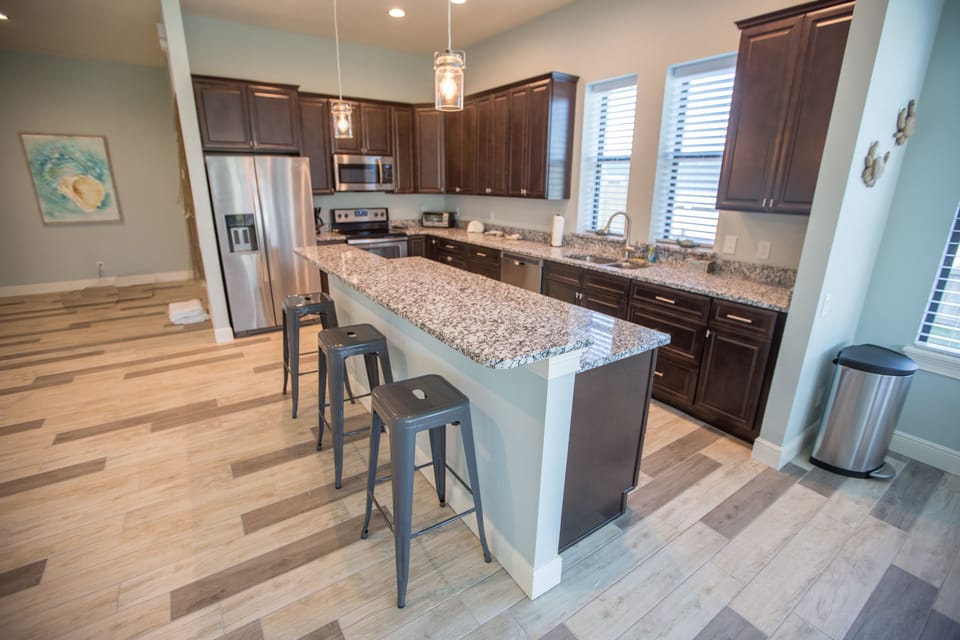 Open kitchen features: Breakfast bar, stainless steel appliances 