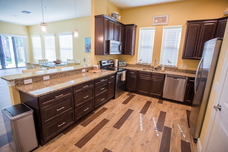 SOL - Kitchen: 42 inch cabinets, stainless steel appliances