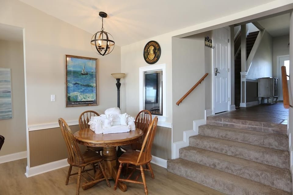 Additional Dining Space