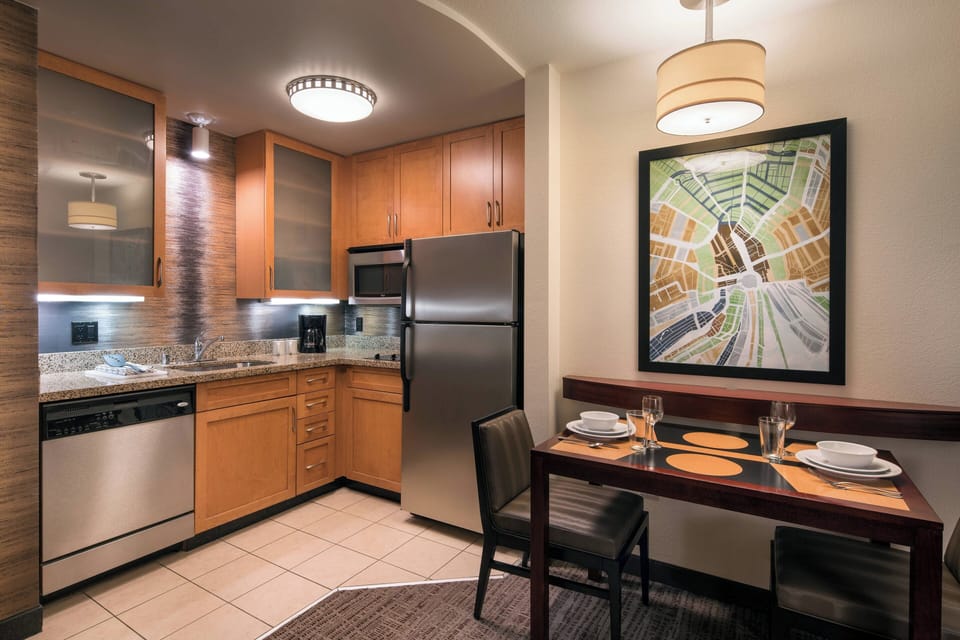 Coffee/tea maker, fridge, microwave, stovetop