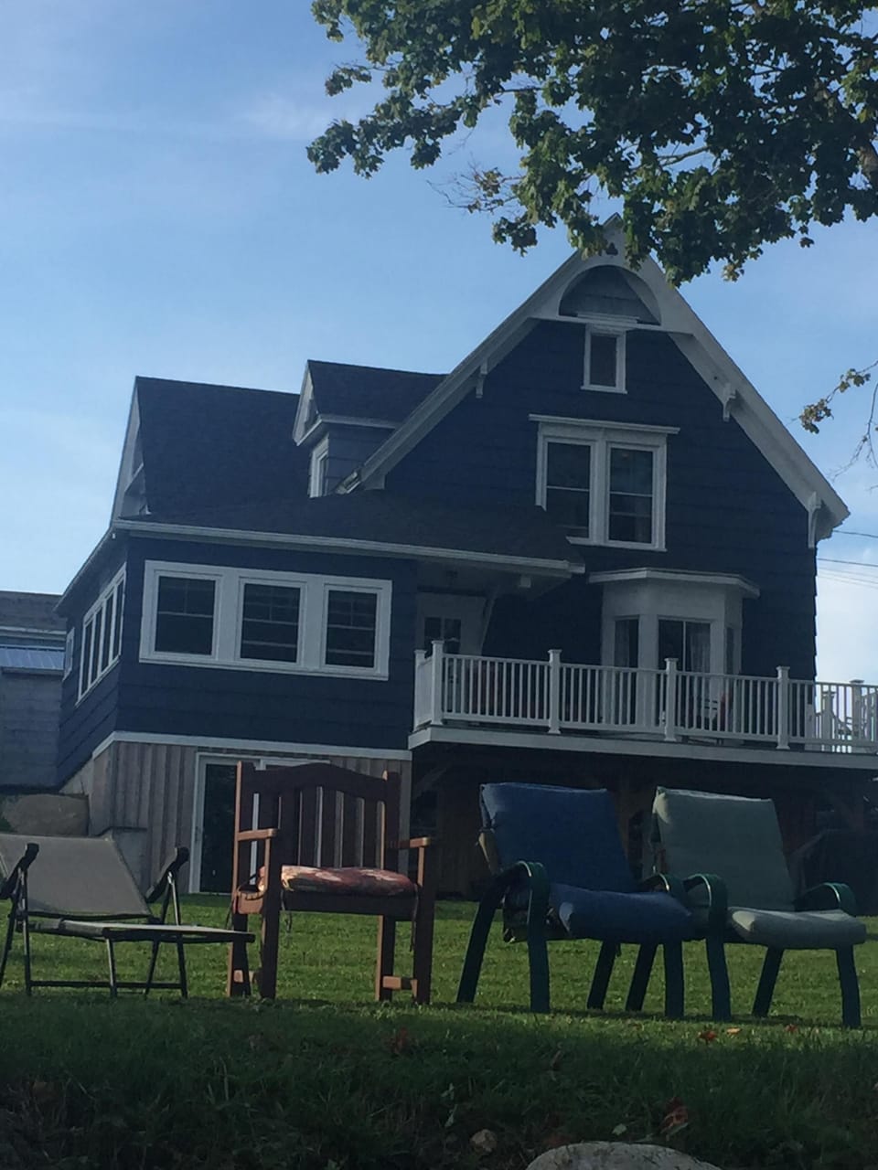Pick your chair. While watching the Friendship Lobster Boast Races.