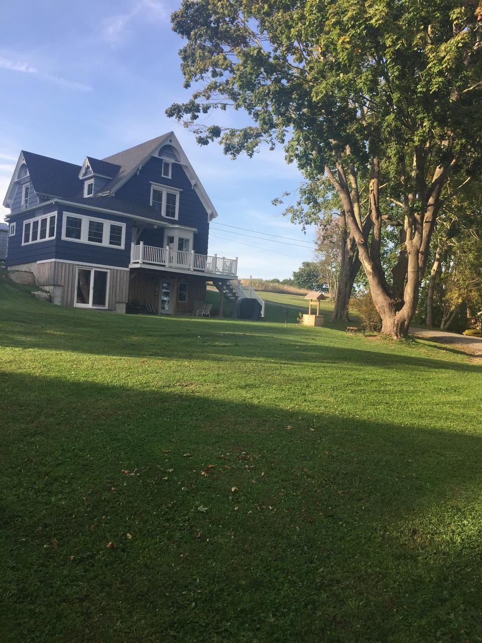 Take off your shoes and enjoy the spacious lawn. 