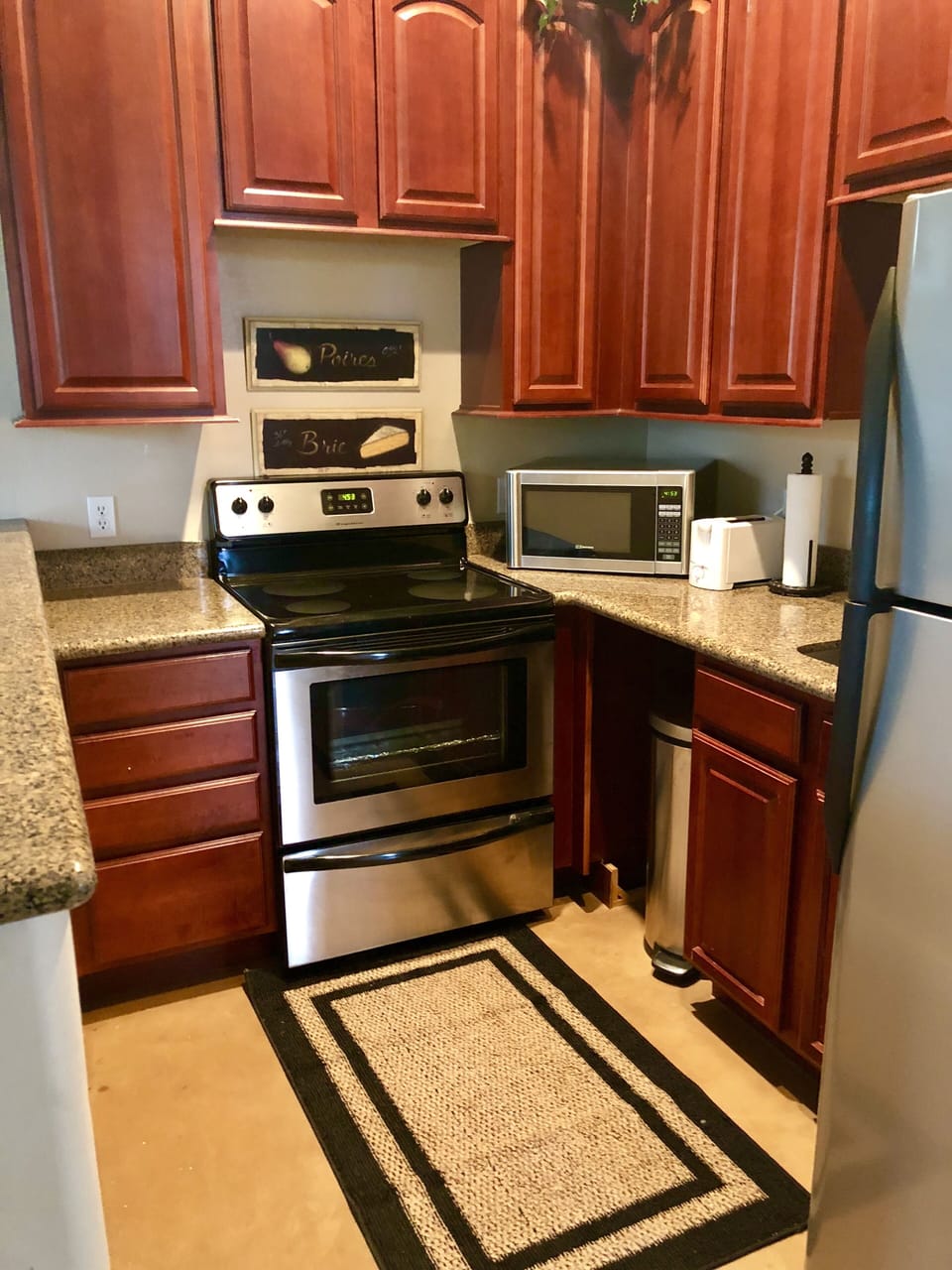 Well equipped kitchen for all your culinary needs.