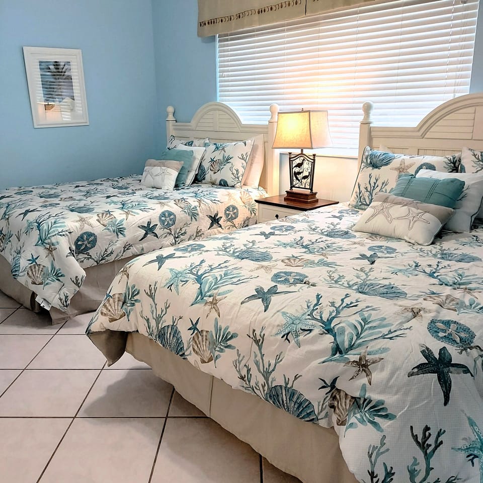 Guest Bedroom - Guest Bedroom with 2 Queen Beds.