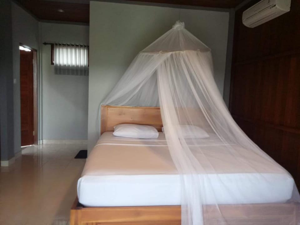 Deluxe Twin Room, Ocean View | Desk, rollaway beds, free WiFi