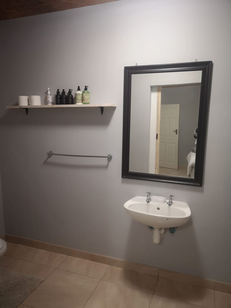 Luxury Apartment, 2 Bedrooms, Non Smoking, Garden View | Bathroom | Free toiletries, hair dryer (on request), towels