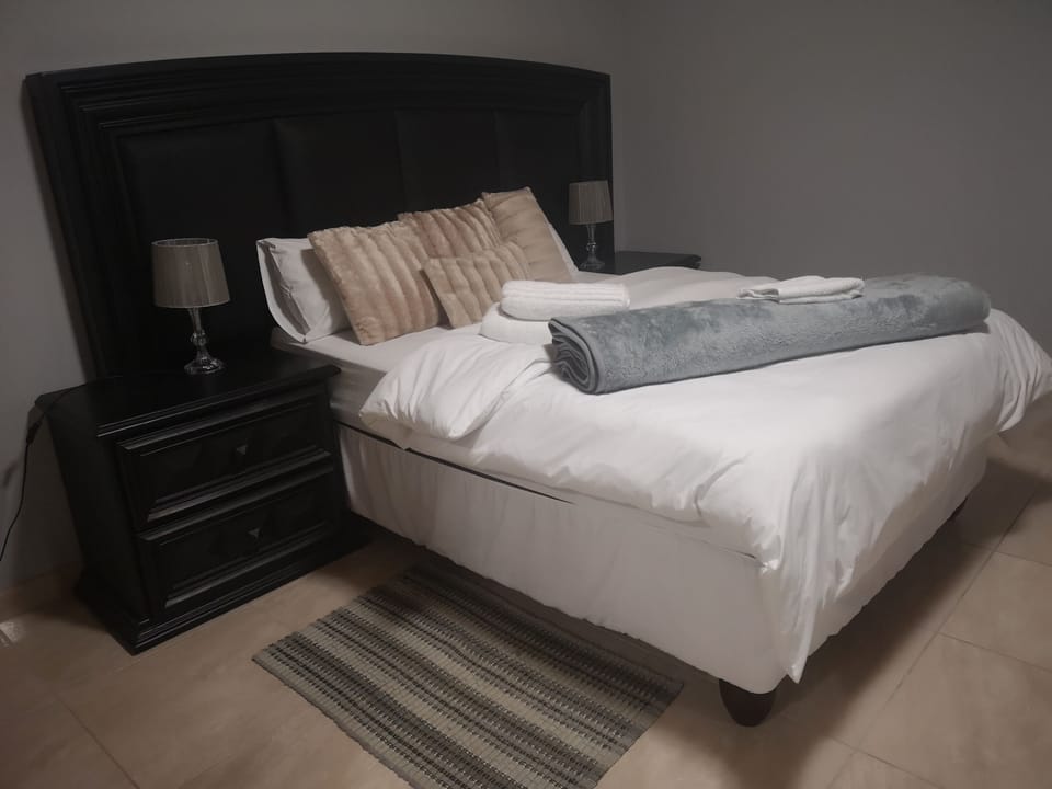 Luxury Apartment, 2 Bedrooms, Non Smoking, Garden View | Premium bedding, iron/ironing board (on request), WiFi (free)