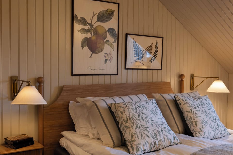 Classic Double Room, 1 Queen Bed | Hypo-allergenic bedding, iron/ironing board, free WiFi, bed sheets