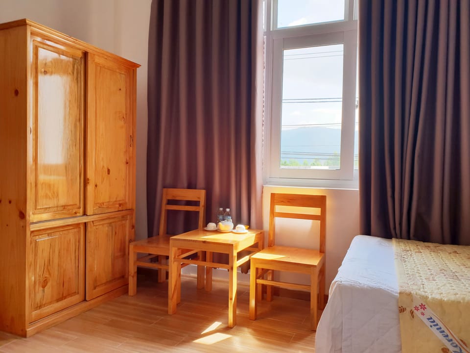 Twin Room | Minibar, desk, soundproofing, WiFi (free)