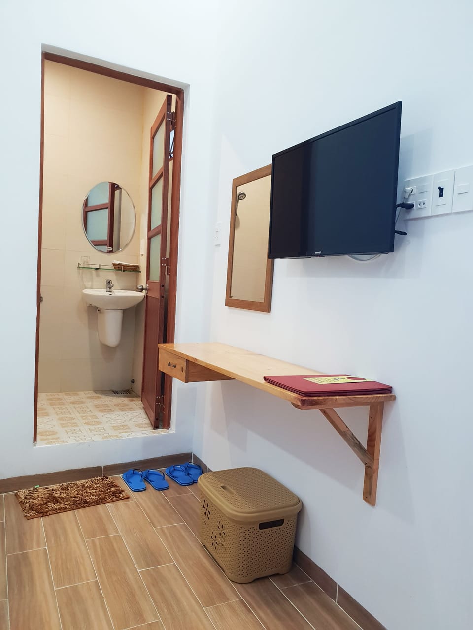 Standard Double Room | Minibar, desk, soundproofing, WiFi (free)