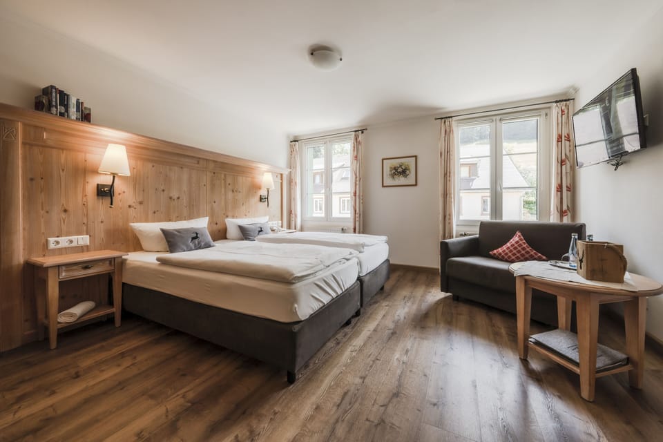 Comfort Double Room | Hypo-allergenic bedding available, minibar, in-room safe, desk