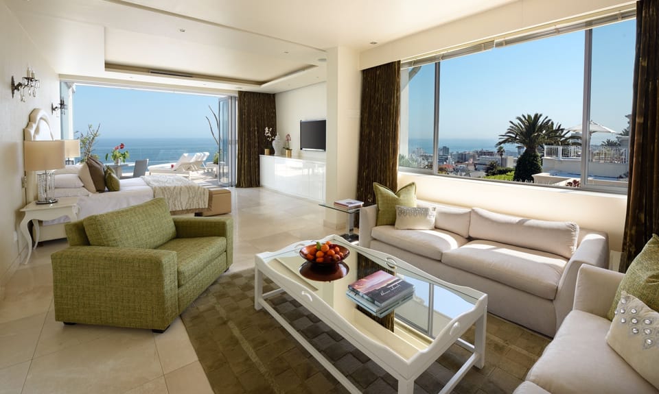 Superior Suite | Premium bedding, minibar, in-room safe, desk