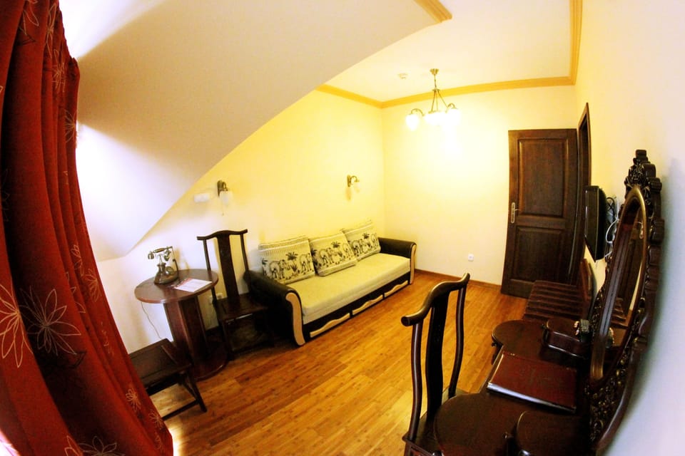 Minibar, in-room safe, desk, soundproofing
