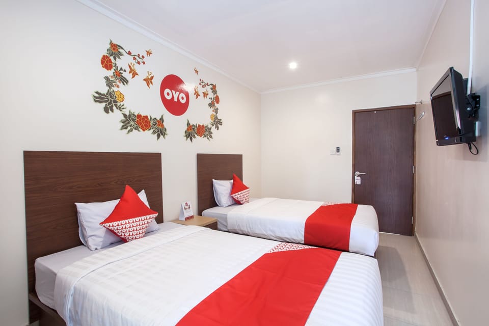 Standard Twin Room | Desk, free WiFi, bed sheets