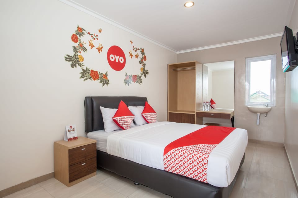 Deluxe Double Room | Desk, free WiFi, bed sheets