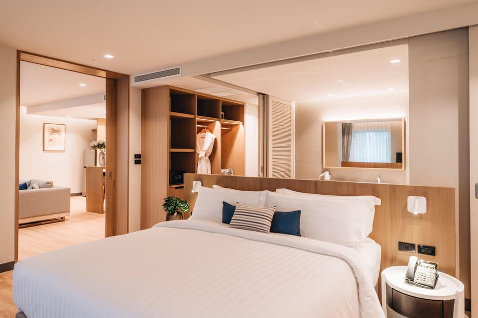 Family Room (2 Bedrooms) | Minibar, in-room safe, blackout drapes, soundproofing