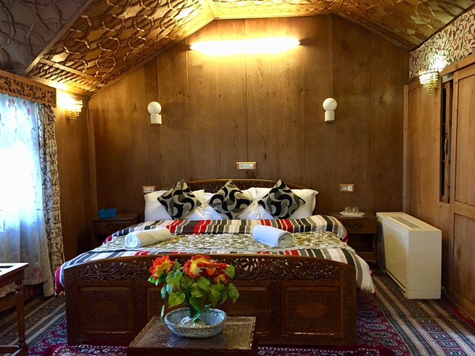 Deluxe Room, Multiple Beds, Non Smoking | 10 bedrooms, hypo-allergenic bedding available, down comforters