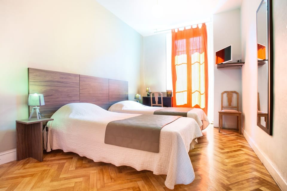 Twin Room | Desk, iron/ironing board (on request), cribs (free), WiFi (free)