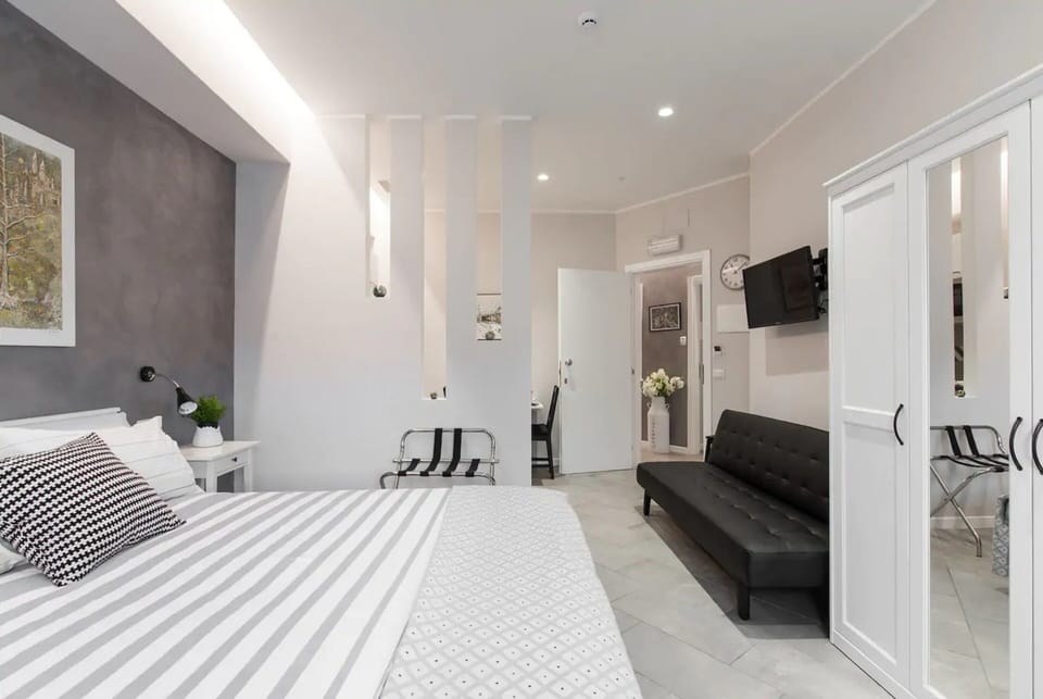 Luxury Apartment, Multiple Beds, Kitchenette | 1 bedroom, Egyptian cotton sheets, premium bedding, down comforters