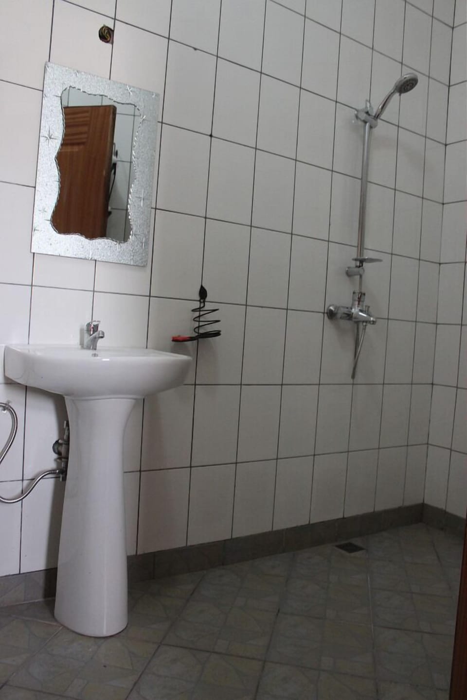 Standard Double Room | Bathroom | Shower, rainfall showerhead, free toiletries, slippers
