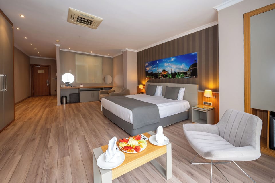 Executive Room, 1 King Bed | Premium bedding, Select Comfort beds, minibar, in-room safe