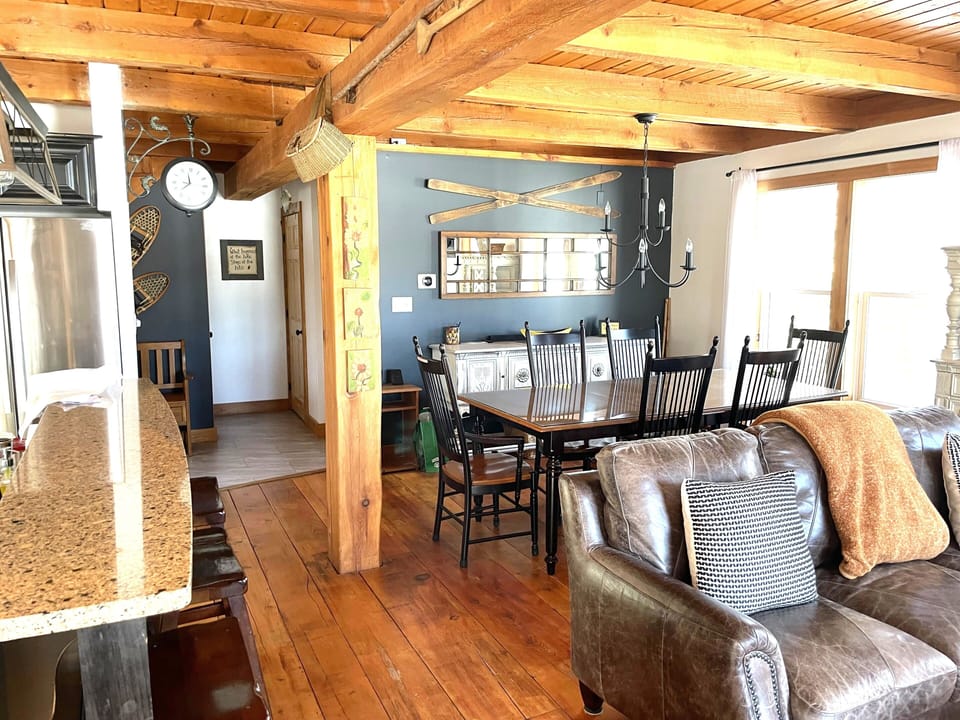 Dining area with seating for 8. Seating for 3 more guests at the breakfast bar