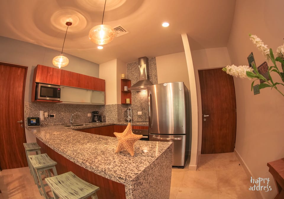 Apartment, 3 Bedrooms | Private kitchen | Fridge, microwave, stovetop, cookware/dishes/utensils