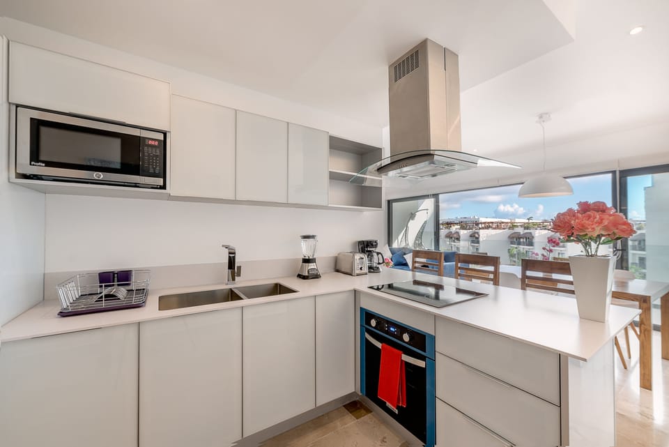 Apartment, 1 Bedroom | Private kitchen | Fridge, microwave, stovetop, cookware/dishes/utensils