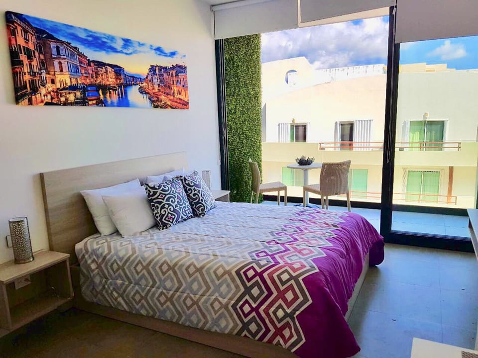 Studio | Minibar, in-room safe, desk, free WiFi