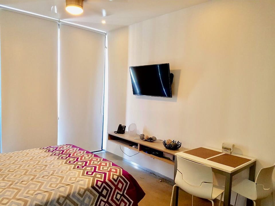 Studio | Minibar, in-room safe, desk, free WiFi