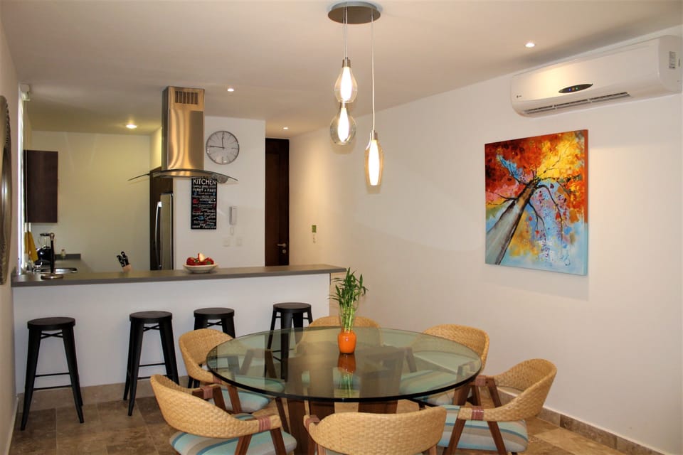 Apartment, 2 Bedrooms | In-room dining