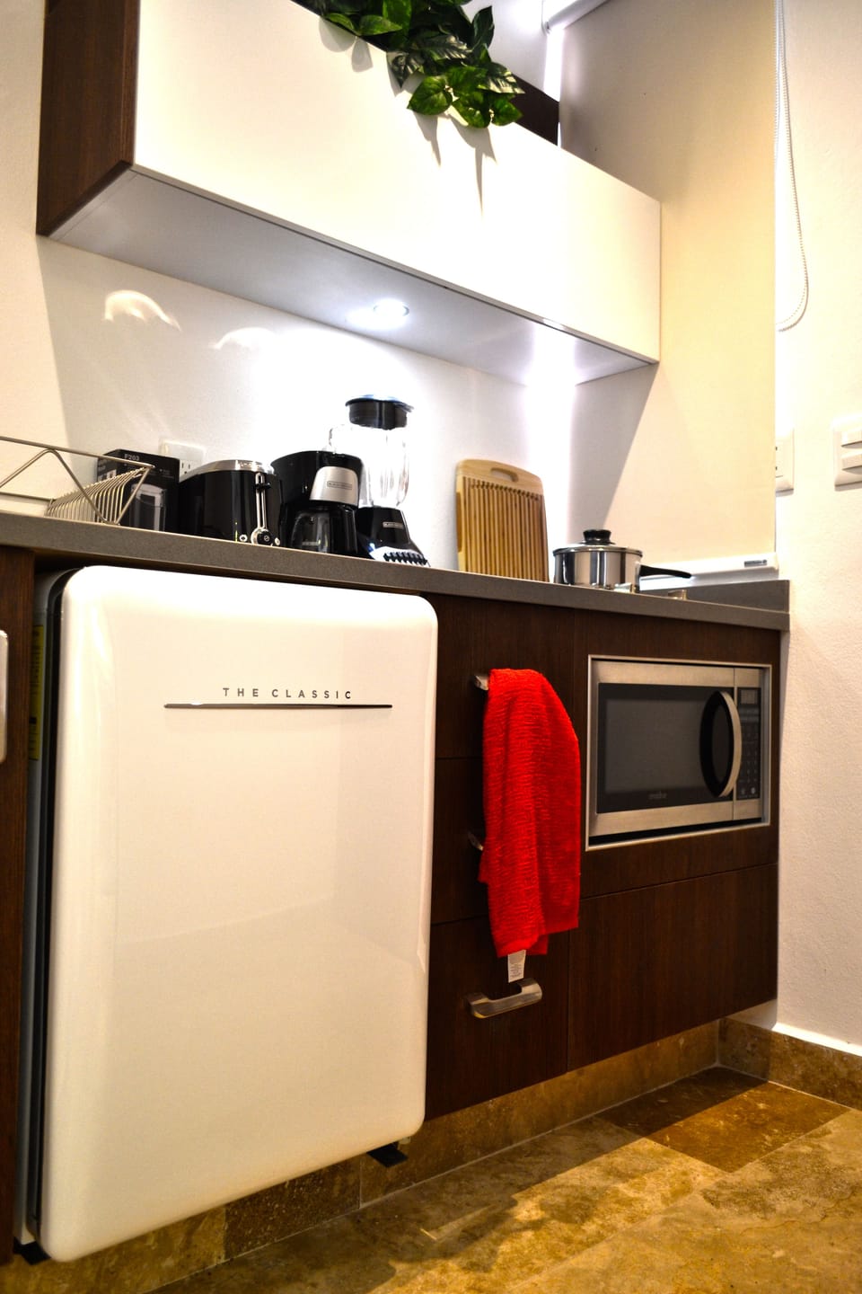 Apartment, 1 Bedroom | Private kitchen | Microwave, stovetop, cookware/dishes/utensils