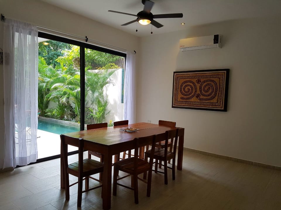 House, 3 Bedrooms | In-room dining