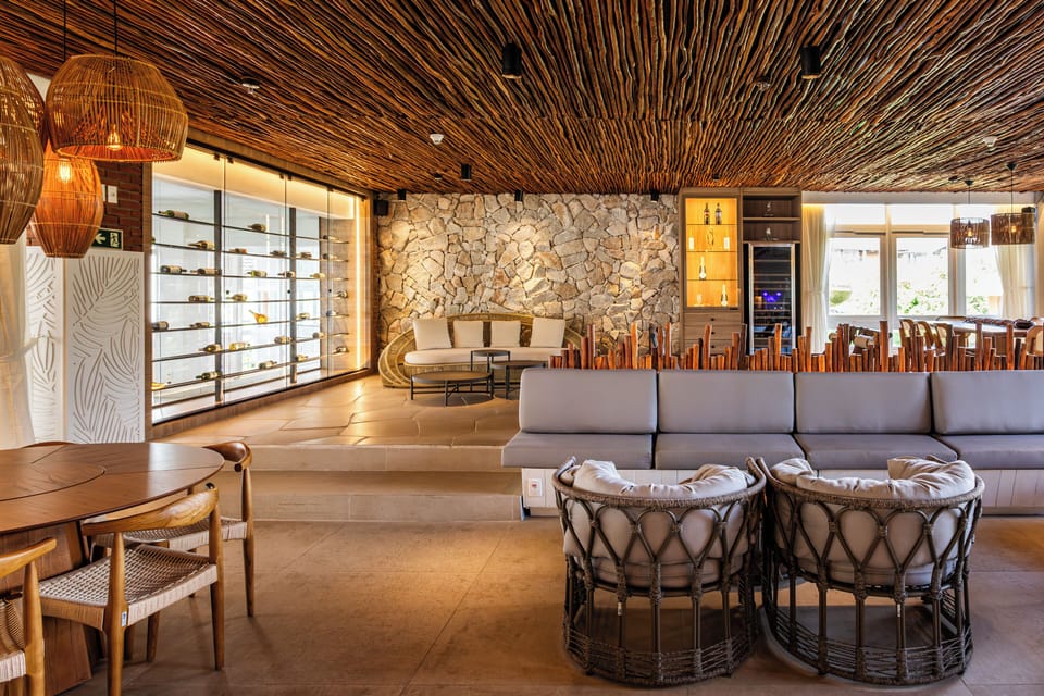 2 bars/lounges, poolside bar
