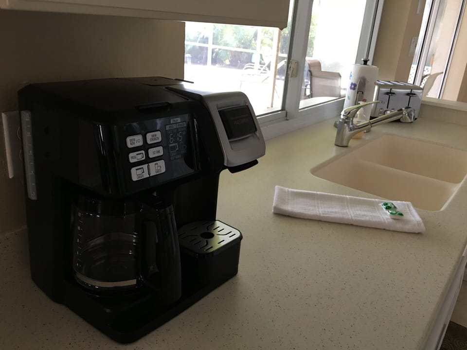 Decent kitchen equipment to enjoy.