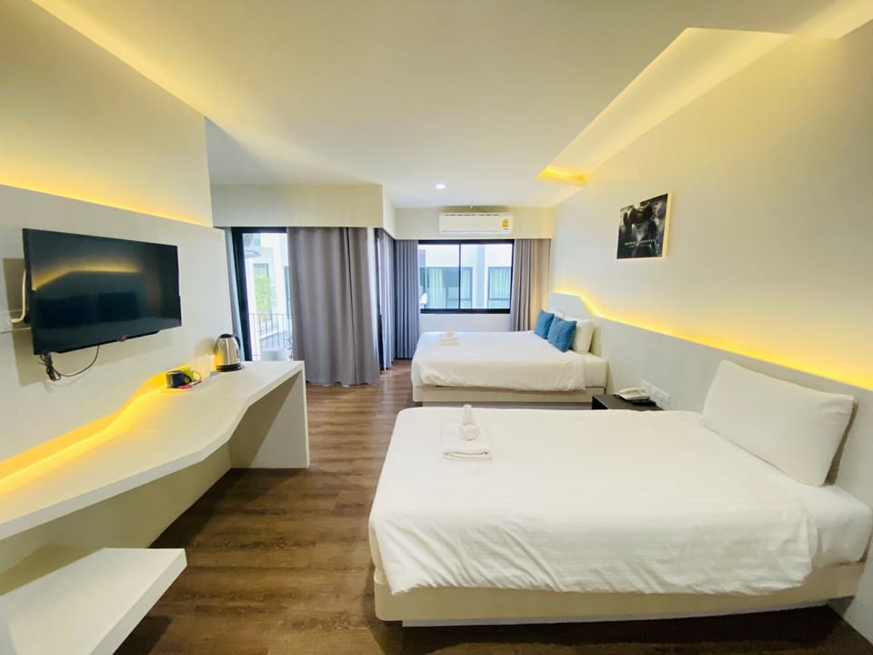 Family Room | Blackout drapes, WiFi (free), bed sheets
