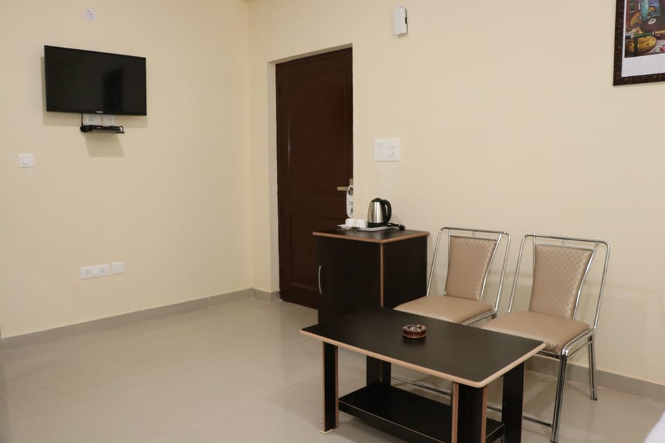 Premium Double or Twin Room, 1 Queen Bed, Non Smoking | Living area | LED TV
