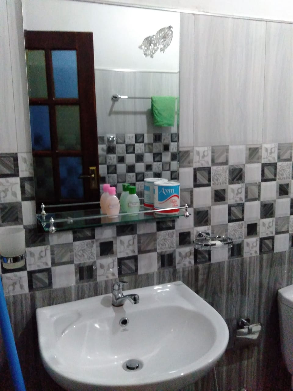 Standard Double Room | Bathroom amenities | Shower, free toiletries, hair dryer, towels