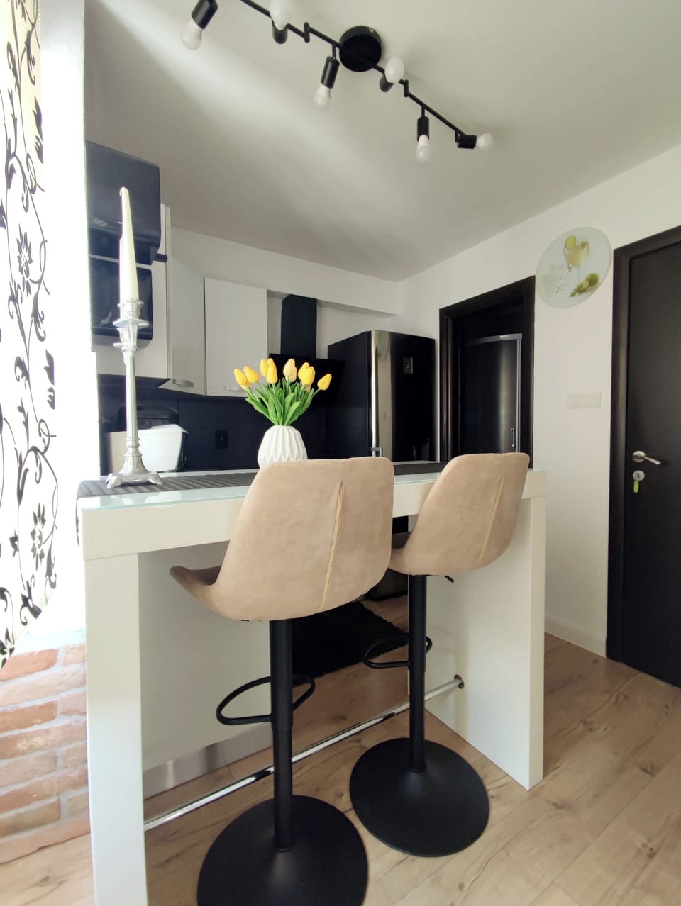 Studio | Private kitchen | Fridge, paper towels