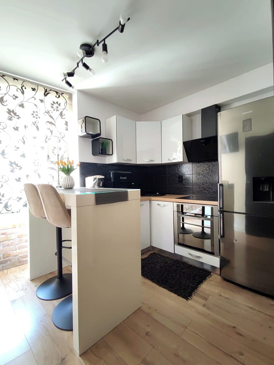 Studio | Private kitchen | Fridge, paper towels