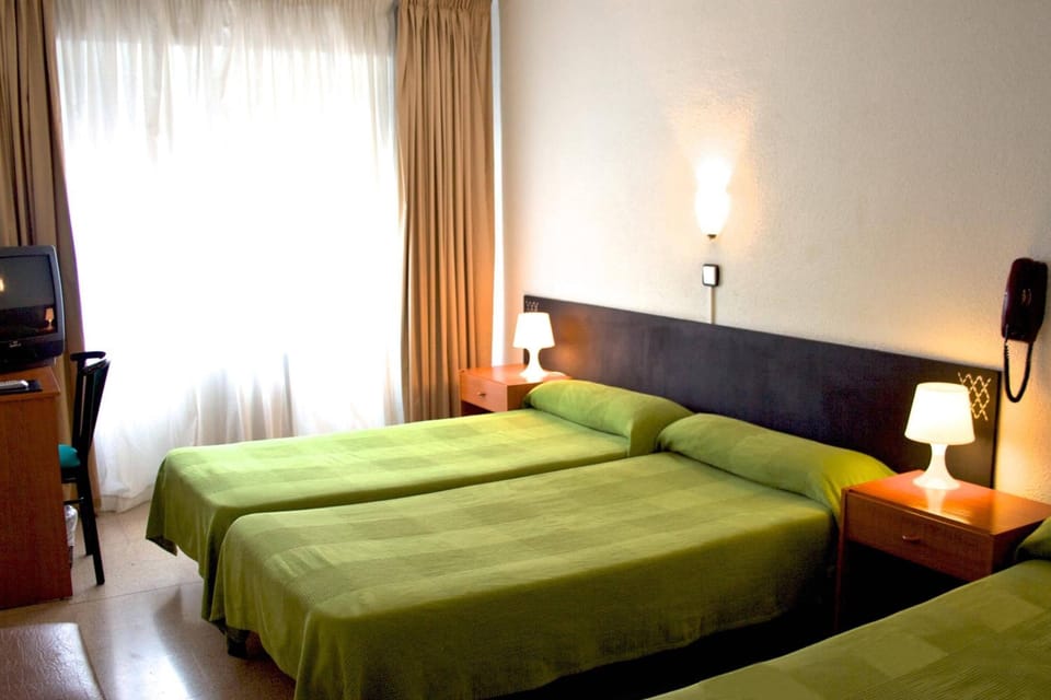 Blackout drapes, free WiFi, bed sheets