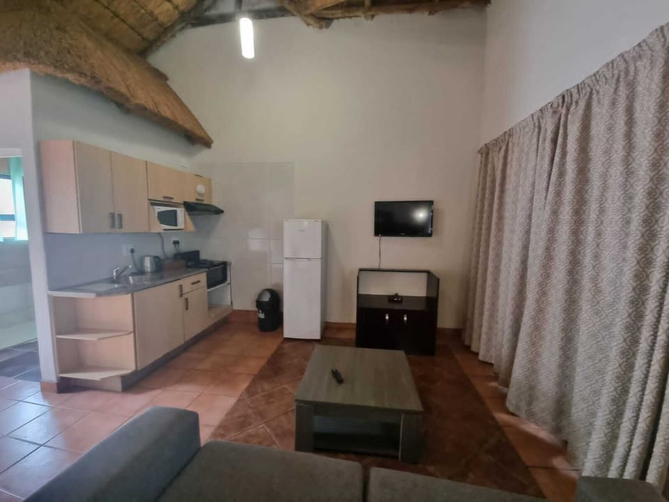 Deluxe Double Room, 1 Bedroom, Kitchenette, Garden View | Private kitchen | Fridge, coffee/tea maker, electric kettle