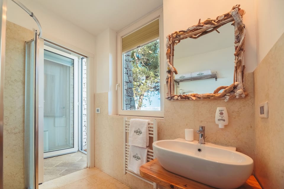 Deluxe Double Room, Sea Facing | Bathroom | Shower, rainfall showerhead, free toiletries, hair dryer