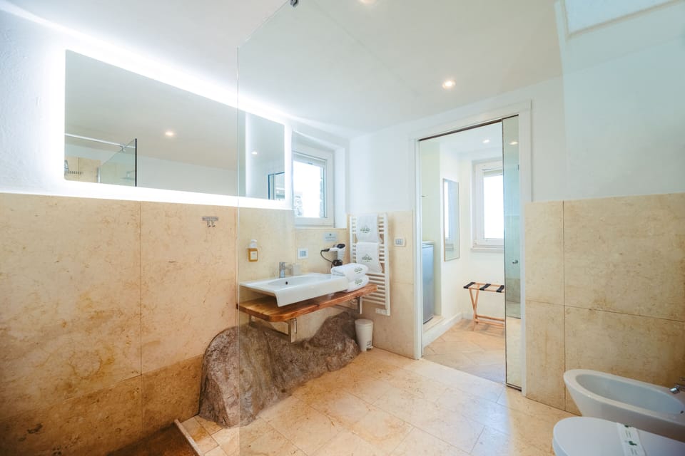 Royal Room, Sea Facing | Bathroom | Shower, rainfall showerhead, free toiletries, hair dryer