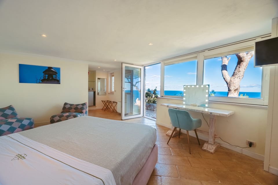 Royal Room, Sea Facing | Premium bedding, down comforters, minibar, desk