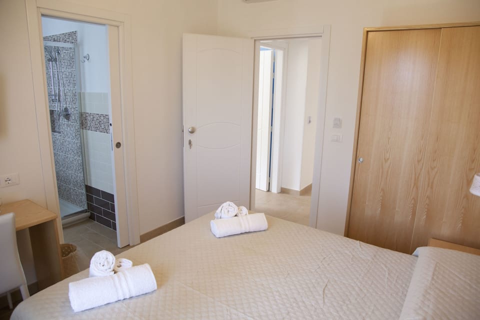 Double Room, Sea View (1) | Minibar, in-room safe, desk, soundproofing