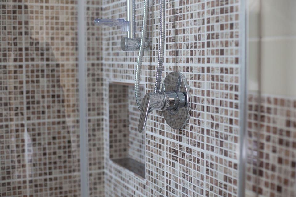 Double Room, Sea View (1) | Bathroom | Shower, hair dryer, bidet, towels