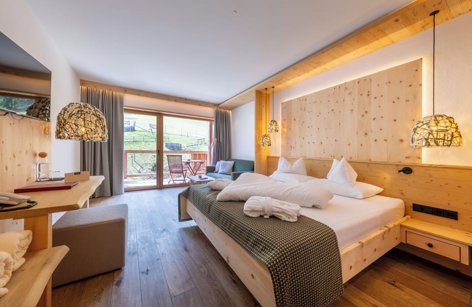 Superior Double Room | Hypo-allergenic bedding available, minibar, in-room safe, desk