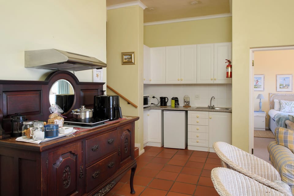 Coffee/tea maker, electric kettle, toaster